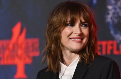 Winona Ryder cuts her own hair