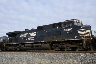 This Norfolk Southern Analyst Is No Longer Bullish; Here Are Top 5 Downgrades For Friday