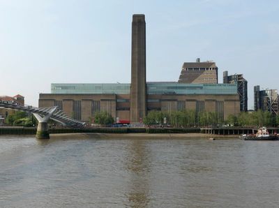 Tate Modern to open until 9pm on Fridays and Saturdays in bid to reclaim lost visitors