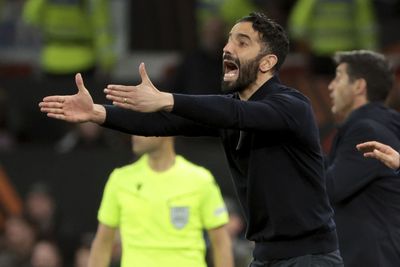 Manchester United told price to solve striker issue: report