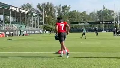 Justin Fields Is Back on the Practice Field One Day After Dislocating Toe