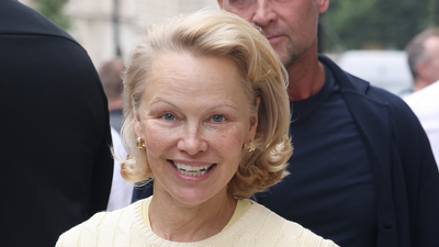 Pamela Anderson embraces the butter yellow trend as she steps out in this effortless, easy-to-recreate look