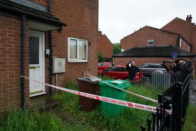 Teenager died from malnutrition after mother died from pneumonia, coroner rules