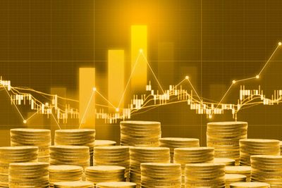 Gold Falls Over 1%; Phillips 66 Posts Upbeat Earnings