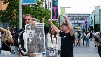 Thousands of special editions of the London Standard handed out to mark Oasis' long-awaited return to Wembley