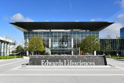Edwards Lifesciences Lifts 2025 Outlook On Strong First Half Performance