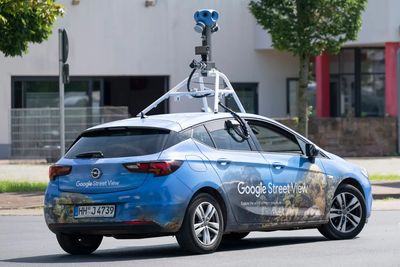 Policeman Caught Butt Naked by Google Street View Wins Lawsuit Against Tech Giant
