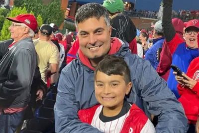 In latest bat flip flap, big league players side with Little Leaguer