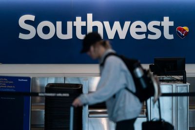 Southwest Airlines flight headed to Las Vegas takes dramatic plunge in response to nearby aircraft