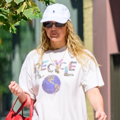 I'm Backing Jennifer Lawrence's Favorite Summer Sandal Trend With an Under-$10 Old Navy Pair
