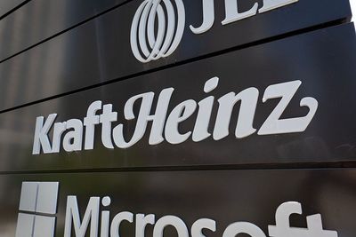 Are Buffett and Berkshire About to Bail on Kraft Heinz Stock?