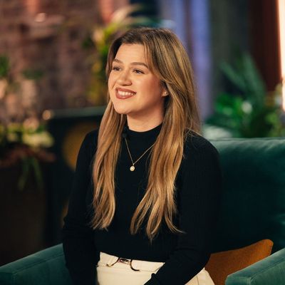 Kelly Clarkson’s Return to "The Voice" Comes With a Wavy Bob