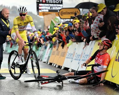 Tour de France: Arensman pips top guns Pogacar and Vingegaard on stage 19