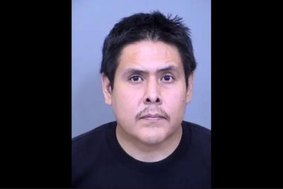 Kids rescued from hot car after their dad left them to go inside an Arizona adult bookstore, police say