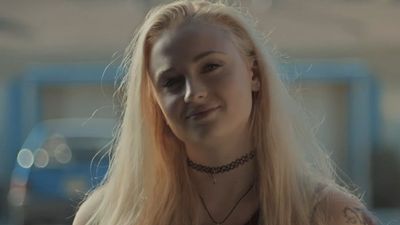 Sophie Turner Wore A Gorgeous Yellow Dress To A Wedding That Was ‘Giving Major Kate Hudson In How To Lose A Guy In Ten Days’ Energy