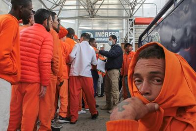 Ecuador Deports Hundreds Of Colombian Inmates As Bogota Cries Foul