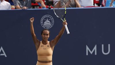 Leylah Fernandez Battles Back, Upsets Elena Rybakina to Advance to Washington Open Final