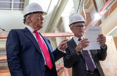 US Fed Poised To Hold Off On Rate Cuts, Defying Trump Pressure