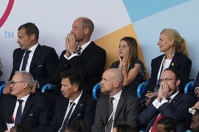 England fans watch on nervously as Lionesses fall behind in final