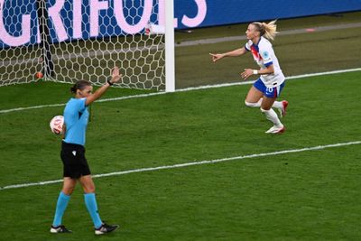 Defending Champions England Beat Spain On Penalties To Win Women's Euro 2025