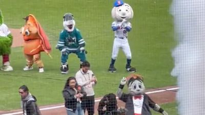 Giants' Lou Seal Has Wholesome Moment With Fellow Mascots at Hall of Fame Induction
