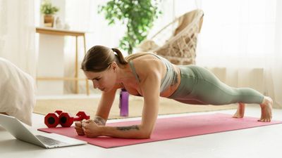 I’m a personal trainer and these are the three exercises you should do every day—even if you don’t have time to work out