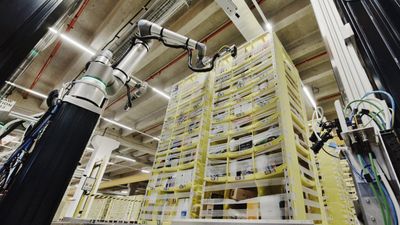 Robot Invasion at Amazon? Machines to Outnumber Humans in UK Warehouses Within 3 Years, Expert Warns