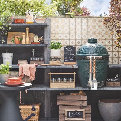 How to style a BBQ area in a garden for the ultimate grilling and dining experience