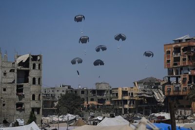 Can airdrops solve the Gaza crisis? Aid agencies are sceptical