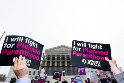 Judge shields all Planned Parenthood clinics from defunding - Roll Call