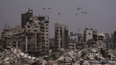 Trump says Gaza suffering 'real starvation' and pledges to open US food hubs