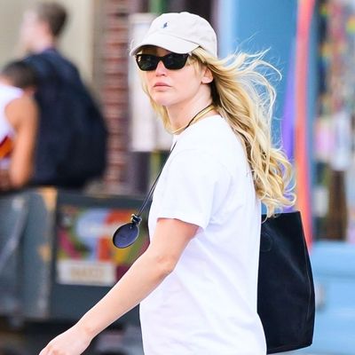 Jennifer Lawrence's Cool-Girl Havaianas Flip-Flops Are 40 Percent Off in Nordstrom's Anniversary Sale