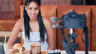 “Just Left Crying”: Restaurant Shamed Online Ruthlessly After Disrespecting Micro-Influencer
