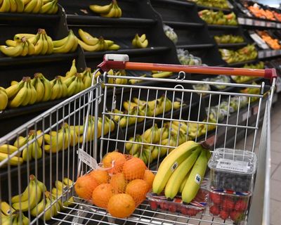 Rising UK food prices turn cash-strapped shoppers away from high street