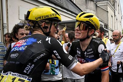 'She wants to continue' – Demi Vollering undergoing further checks before decision made on starting stage 4 at Tour de France Femmes