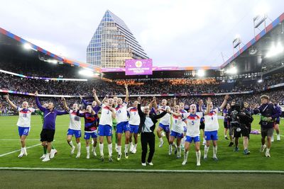 Fara Williams hopeful Sarina Wiegman will sign new contract as England manager