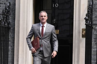 Nigel Farage demands apology as minister Peter Kyle says Reform leader 'on side of Jimmy Savile' in online safety row