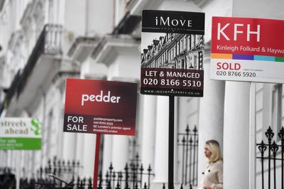 Rent in London reaches new high of £2,712 per month
