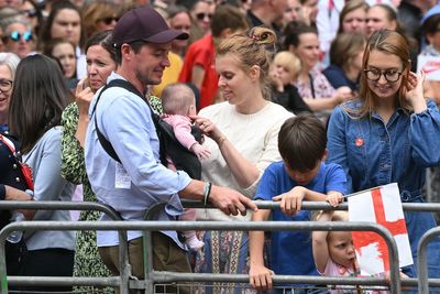 Princess Beatrice and children join crowds for Lionesses’ football victory parade