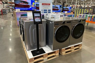 US consumer confidence improves slightly in July, but Americans remain concerned about tariffs