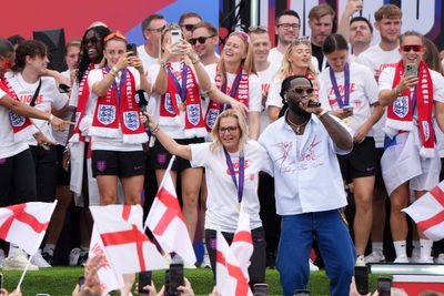 Sarina Wiegman's duet with Burna Boy and Chloe Kelly's F-bomb — best moments of the Lionesses victory parade