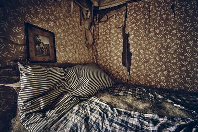 Outrage as Video From UK Migrant Hotel Shows Four-Poster Beds, Video Games, Booze and Drug Use