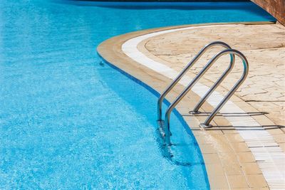 Should Investors Lock Arms With Buffett and Dive Into POOL Stock?