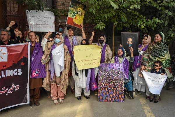 Father, ex-husband, among 9 arrested in alleged honour killing in Pakistan