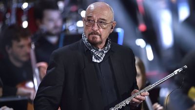 “He didn’t set the bar very high in terms of vocal skills right from the very beginning”: Which rock legend could Ian Anderson be talking about?