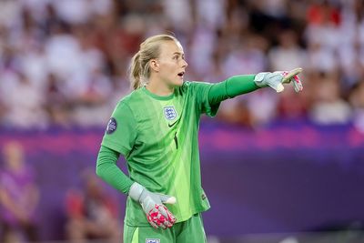 ‘Things like that just give me goosebumps!’ Lionesses goalkeeper Hannah Hampton applauded by former England star for filling Mary Earps vacancy