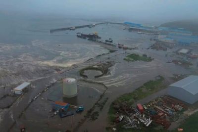 Tsunami waves hit Japan and Russia after 8.8-magnitude earthquake