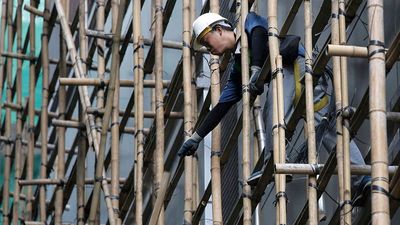 Hong Kong's traditional bamboo scaffolding faces gradual phase-out
