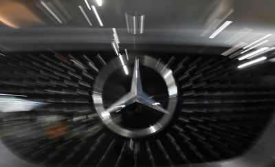Mercedes-Benz Welcomes EU-US Deal After Profits Plunge On Tariff Woes