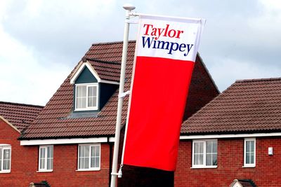 Taylor Wimpey slumps to loss on £222m fire safety hit
